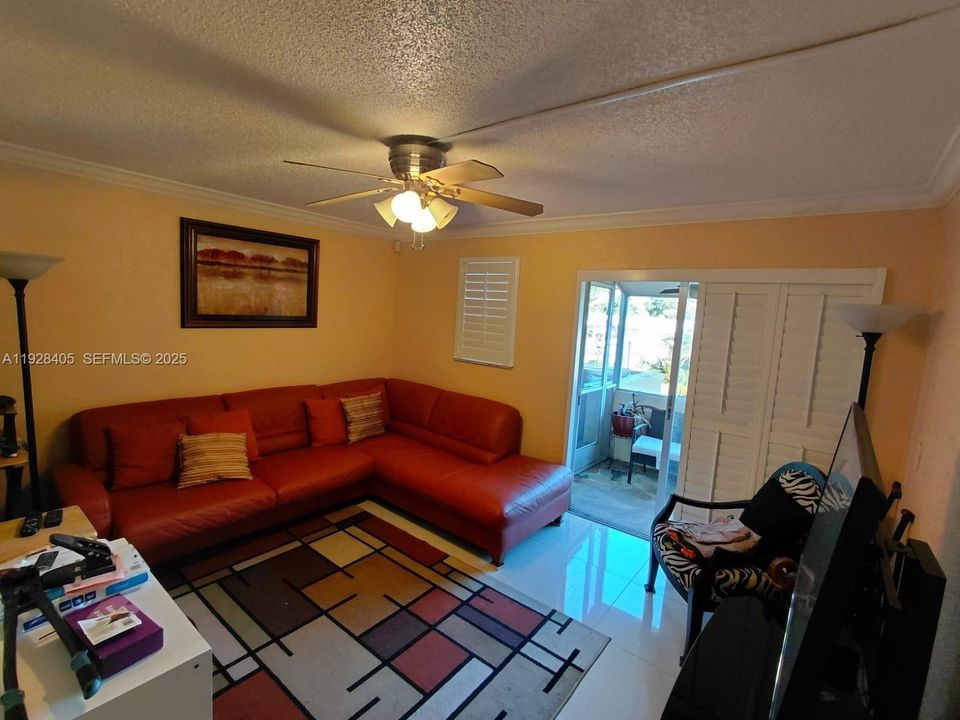 В аренду: $2,300 (2 спален, 1 ванн, 1020 Квадратных фут)