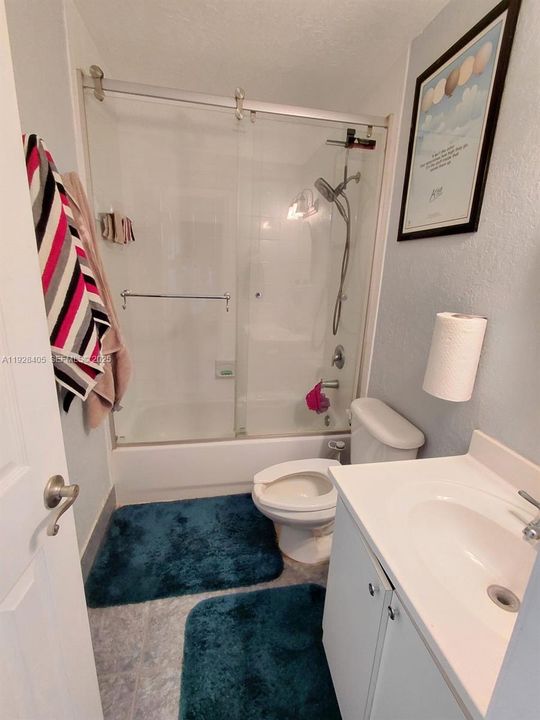 В аренду: $2,300 (2 спален, 1 ванн, 1020 Квадратных фут)