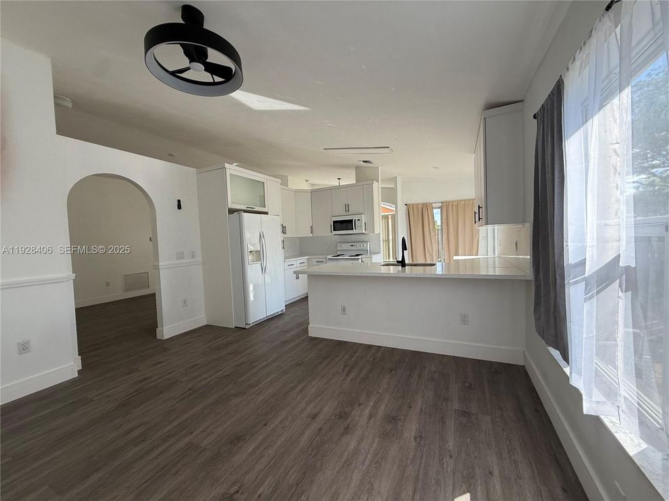 En Renta: $3,275 (3 camas, 2 baños, 1578 Pies cuadrados)