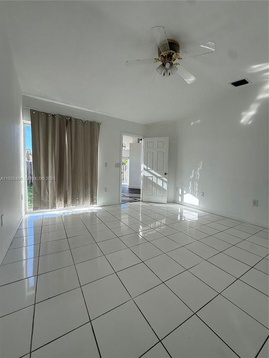 En Renta: $3,275 (3 camas, 2 baños, 1578 Pies cuadrados)