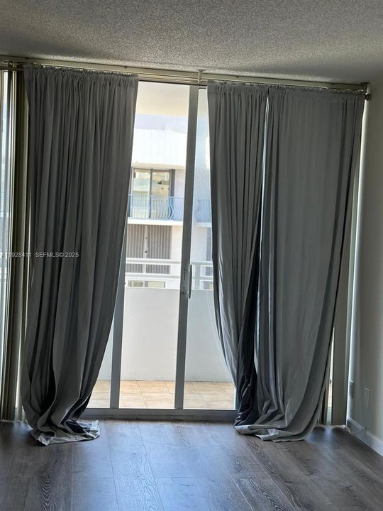 For Sale: $699,000 (1 beds, 1 baths, 800 Square Feet)