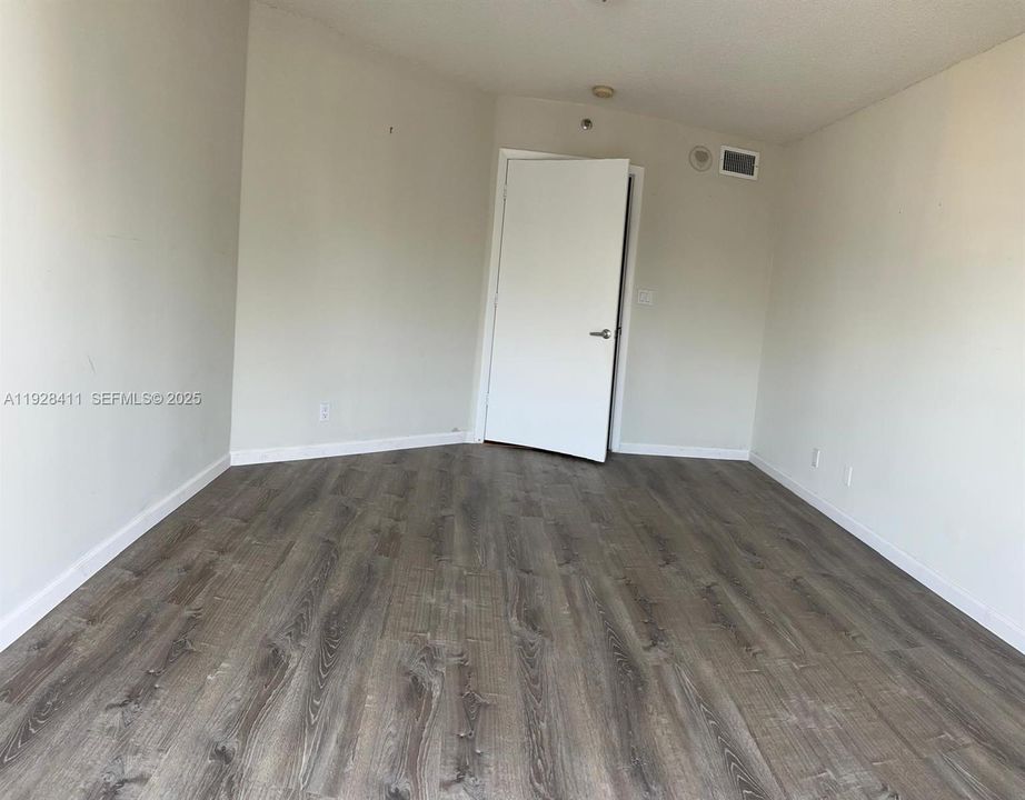 For Sale: $699,000 (1 beds, 1 baths, 800 Square Feet)