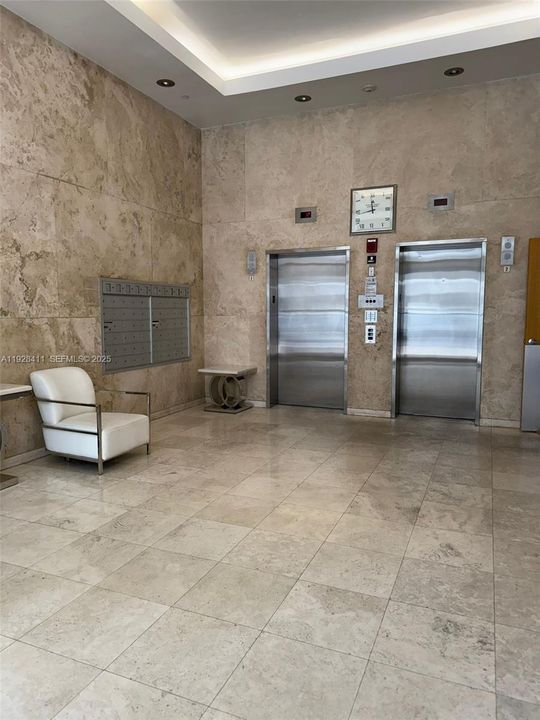 For Sale: $699,000 (1 beds, 1 baths, 800 Square Feet)