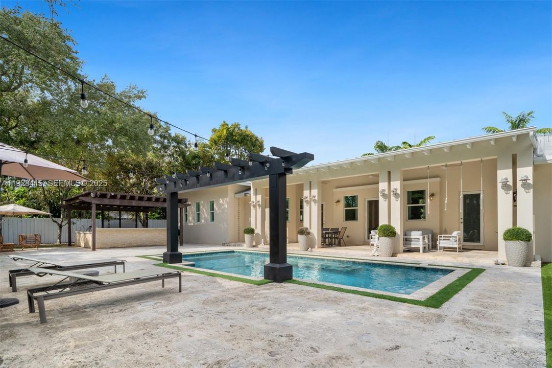 For Sale: $4,495,000 (4 beds, 4 baths, 4661 Square Feet)