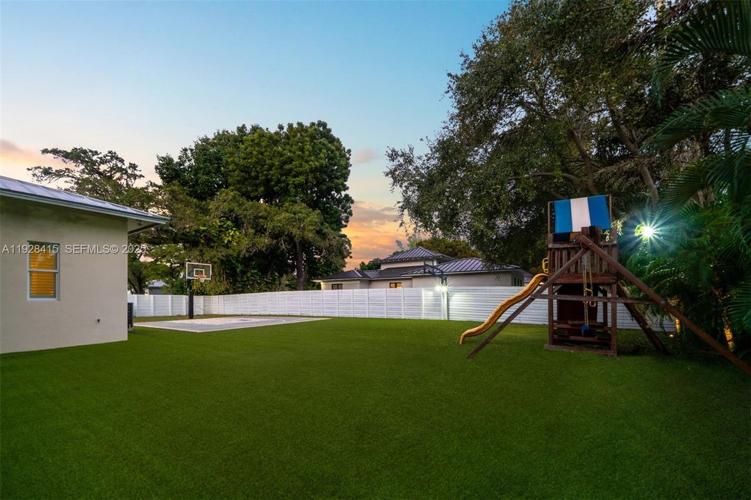 For Sale: $4,495,000 (4 beds, 4 baths, 4661 Square Feet)