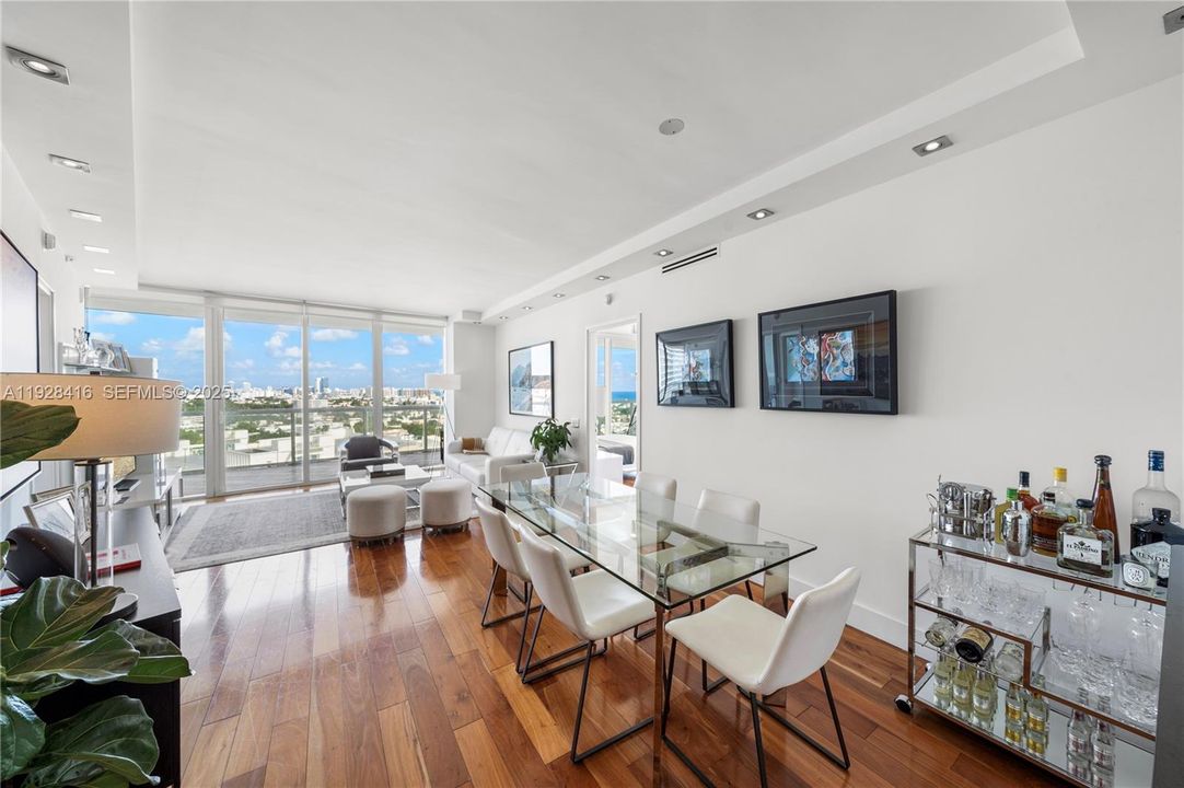 В аренду: $11,500 (2 спален, 2 ванн, 1370 Квадратных фут)