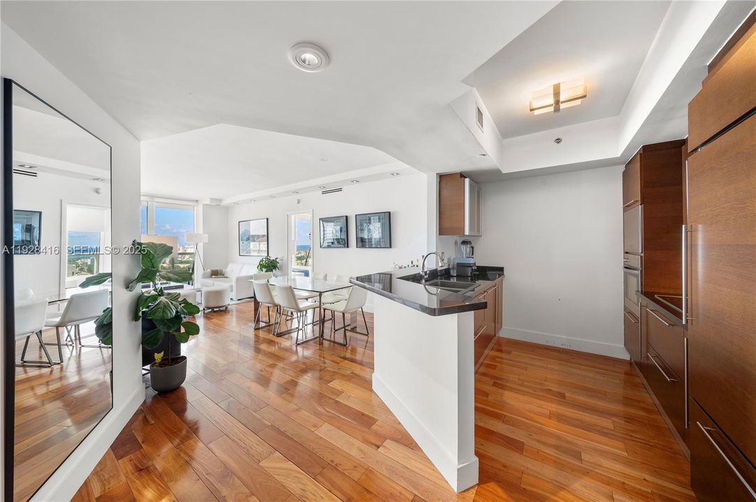 В аренду: $11,500 (2 спален, 2 ванн, 1370 Квадратных фут)