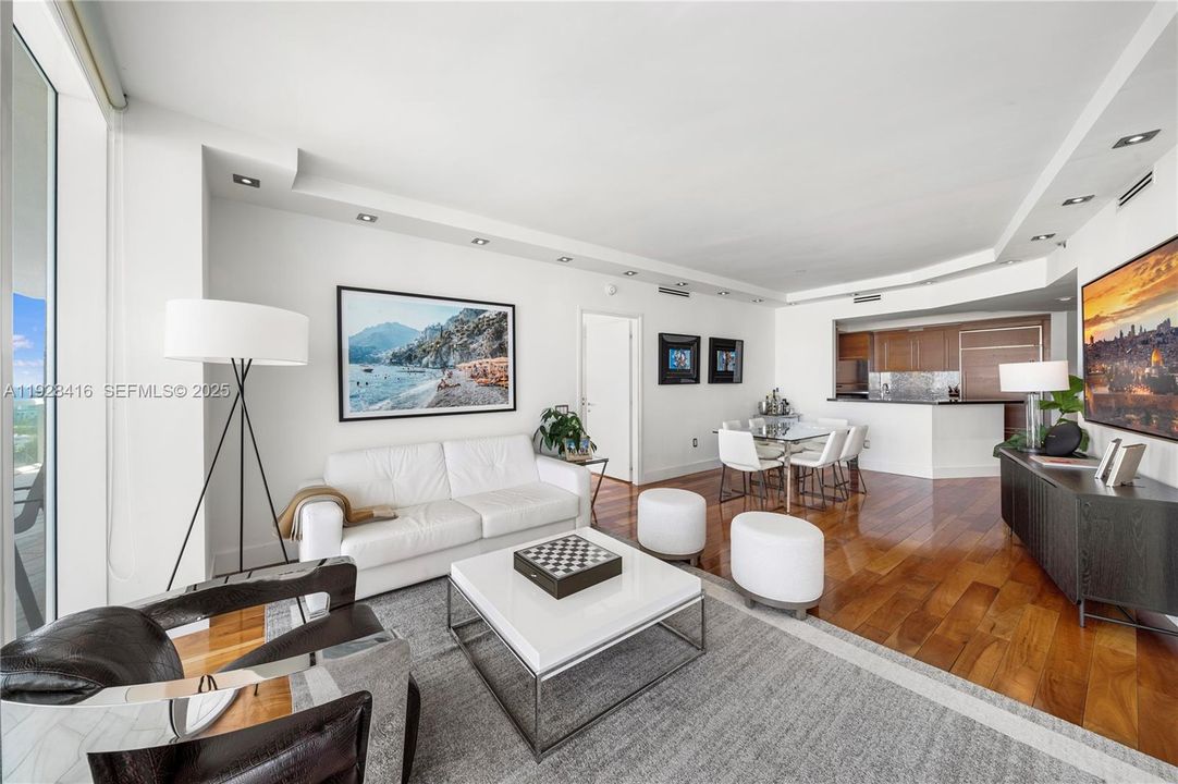 В аренду: $11,500 (2 спален, 2 ванн, 1370 Квадратных фут)