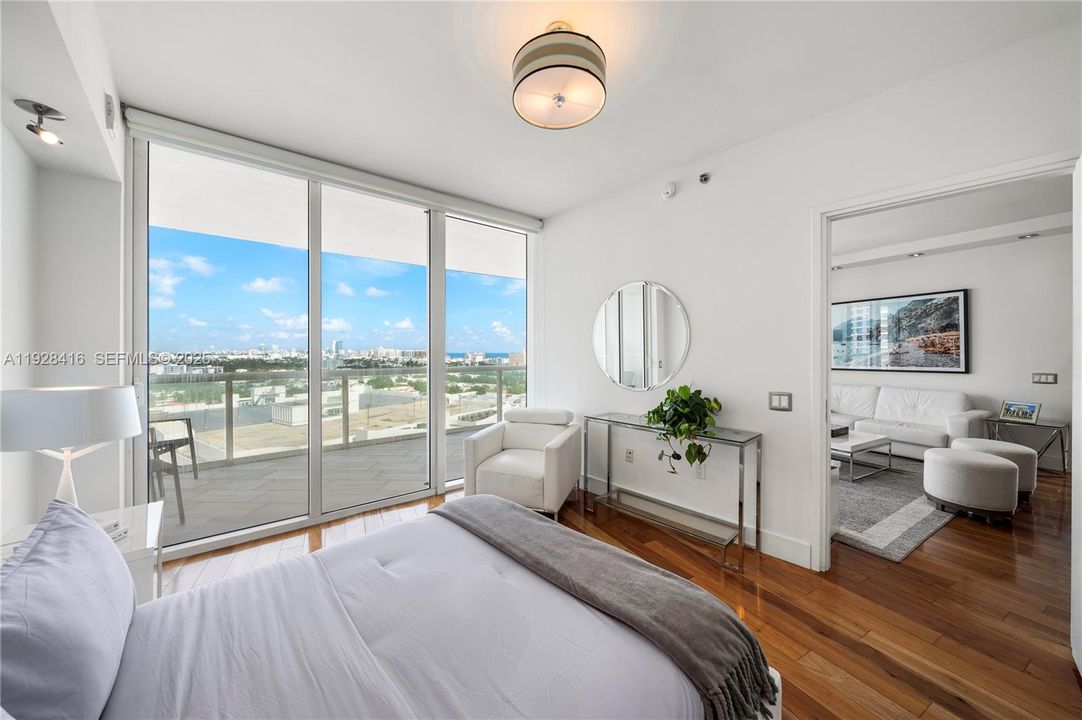 В аренду: $11,500 (2 спален, 2 ванн, 1370 Квадратных фут)