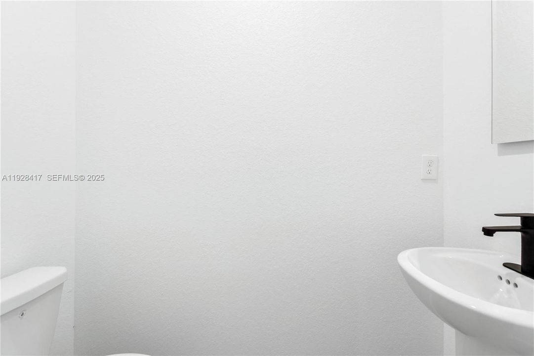 На продажу: $349,900 (3 спален, 2 ванн, 0 Квадратных фут)