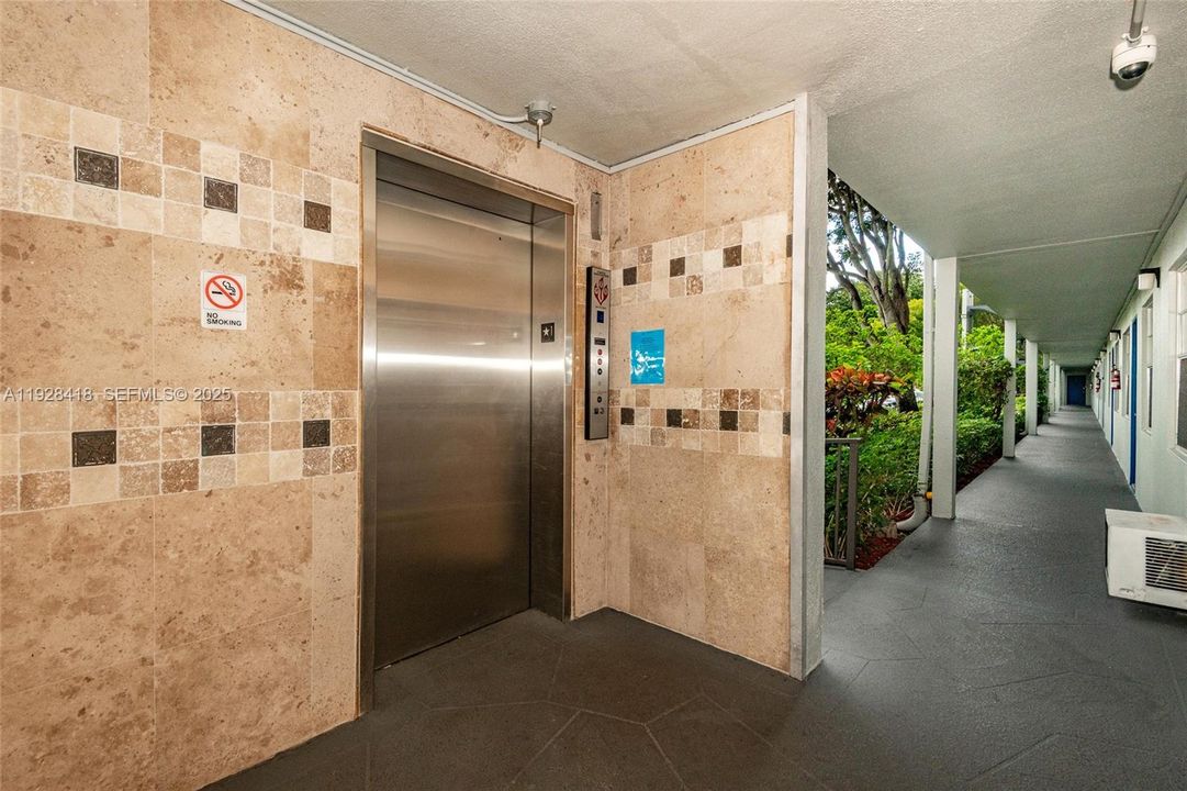 For Sale: $115,000 (2 beds, 1 baths, 953 Square Feet)