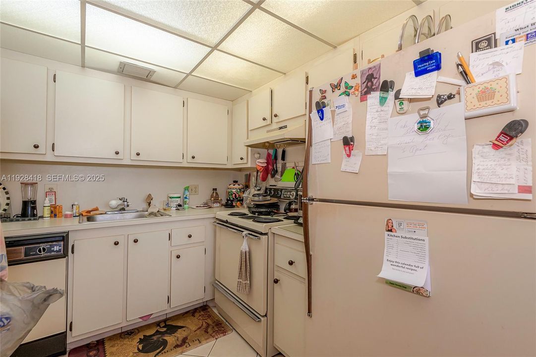 For Sale: $115,000 (2 beds, 1 baths, 953 Square Feet)