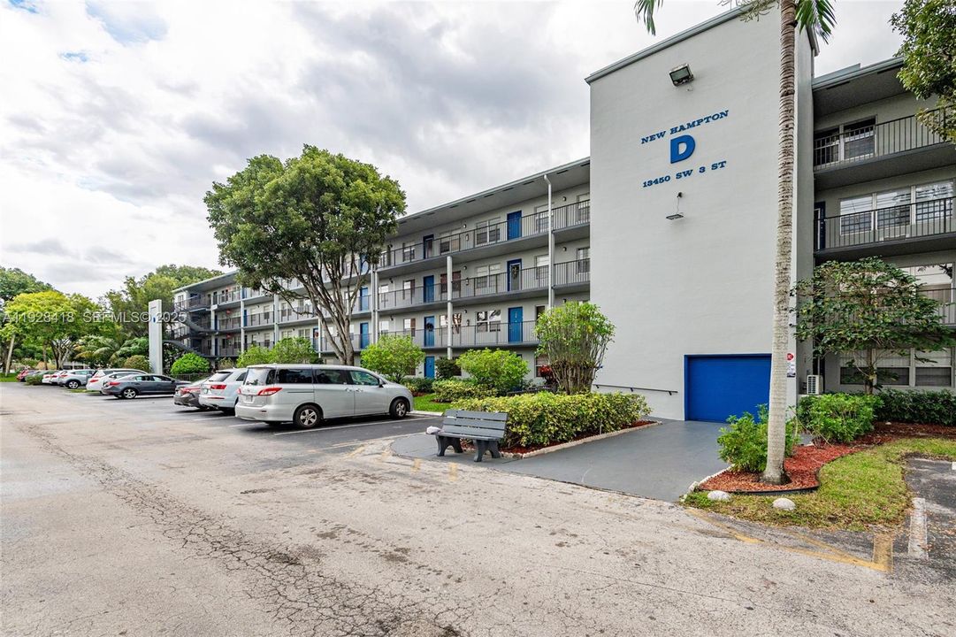 For Sale: $115,000 (2 beds, 1 baths, 953 Square Feet)