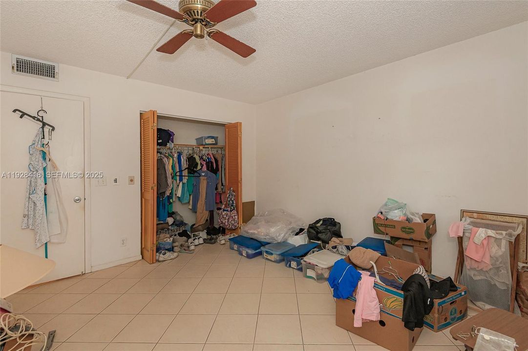 For Sale: $115,000 (2 beds, 1 baths, 953 Square Feet)