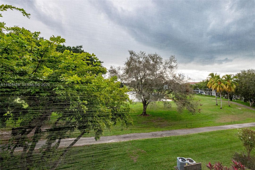 For Sale: $115,000 (2 beds, 1 baths, 953 Square Feet)