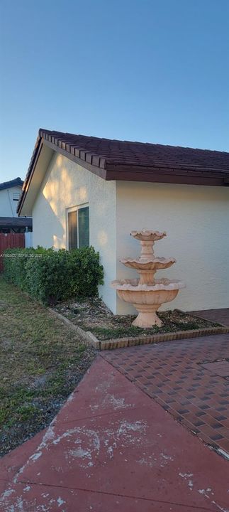 For Sale: $750,000 (4 beds, 3 baths, 2217 Square Feet)