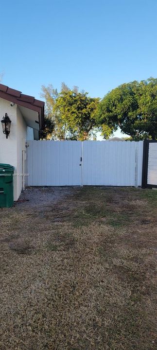 For Sale: $750,000 (4 beds, 3 baths, 2217 Square Feet)