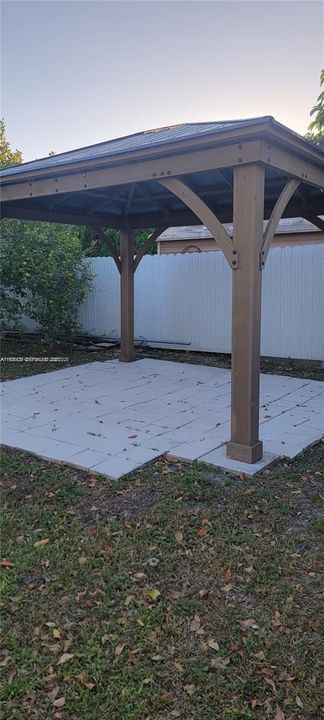 For Sale: $750,000 (4 beds, 3 baths, 2217 Square Feet)