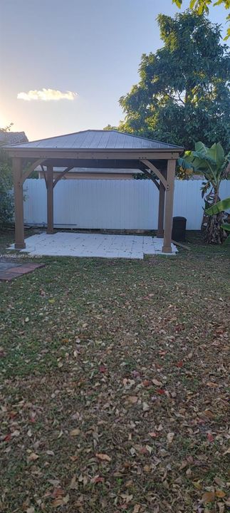 For Sale: $750,000 (4 beds, 3 baths, 2217 Square Feet)