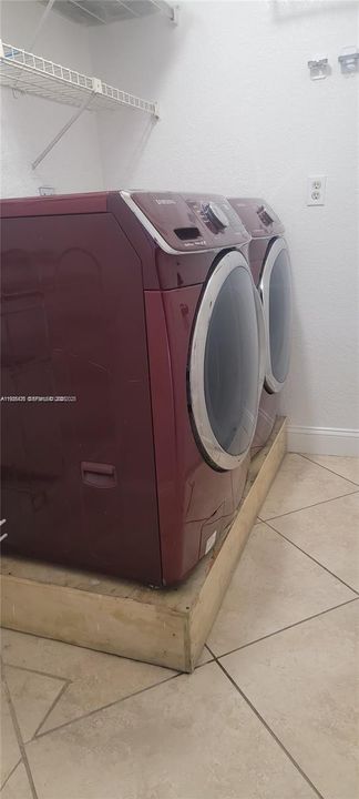 For Sale: $750,000 (4 beds, 3 baths, 2217 Square Feet)