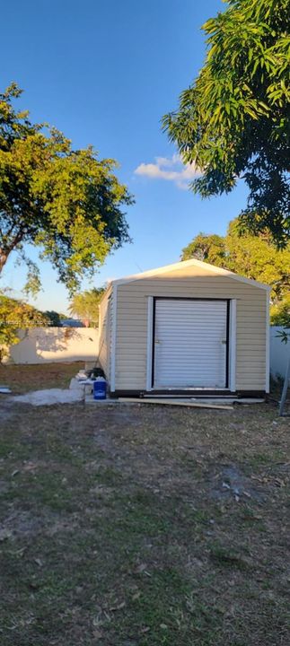 For Sale: $750,000 (4 beds, 3 baths, 2217 Square Feet)