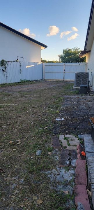 For Sale: $750,000 (4 beds, 3 baths, 2217 Square Feet)