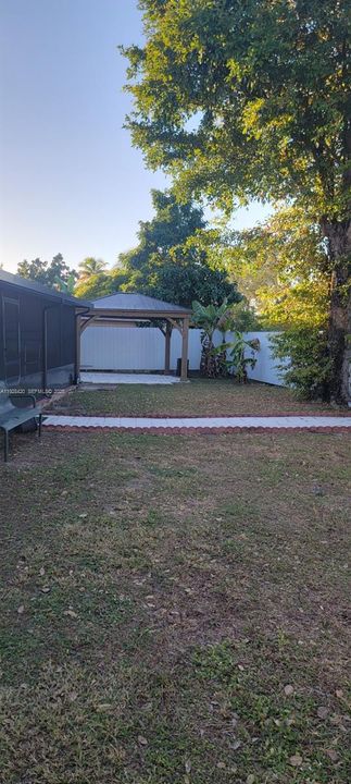 For Sale: $750,000 (4 beds, 3 baths, 2217 Square Feet)