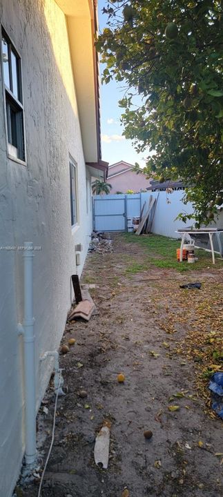 For Sale: $750,000 (4 beds, 3 baths, 2217 Square Feet)