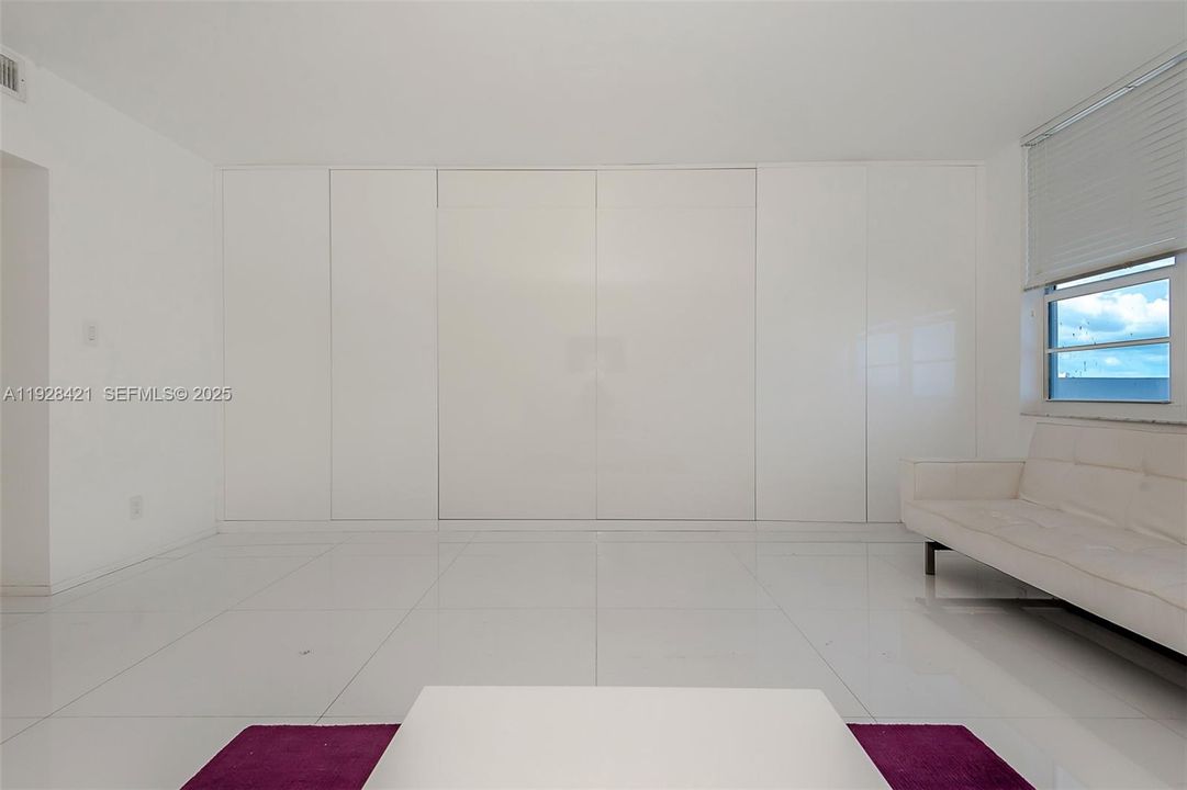 For Rent: $2,500 (0 beds, 1 baths, 550 Square Feet)