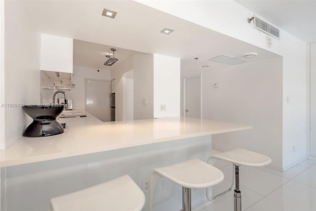 For Rent: $2,500 (0 beds, 1 baths, 550 Square Feet)