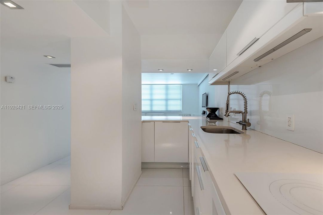 For Rent: $2,500 (0 beds, 1 baths, 550 Square Feet)