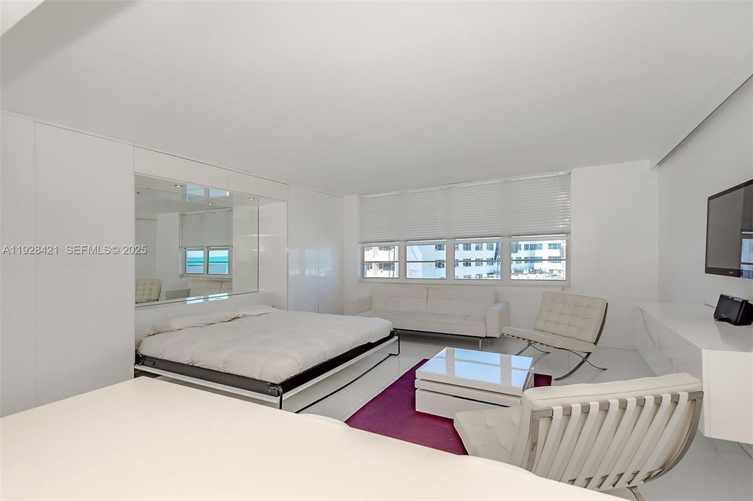 For Rent: $2,500 (0 beds, 1 baths, 550 Square Feet)