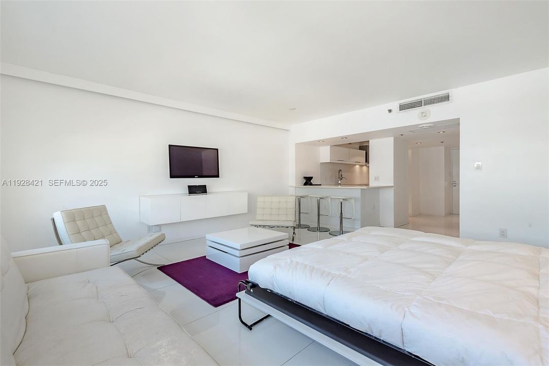 For Rent: $2,500 (0 beds, 1 baths, 550 Square Feet)