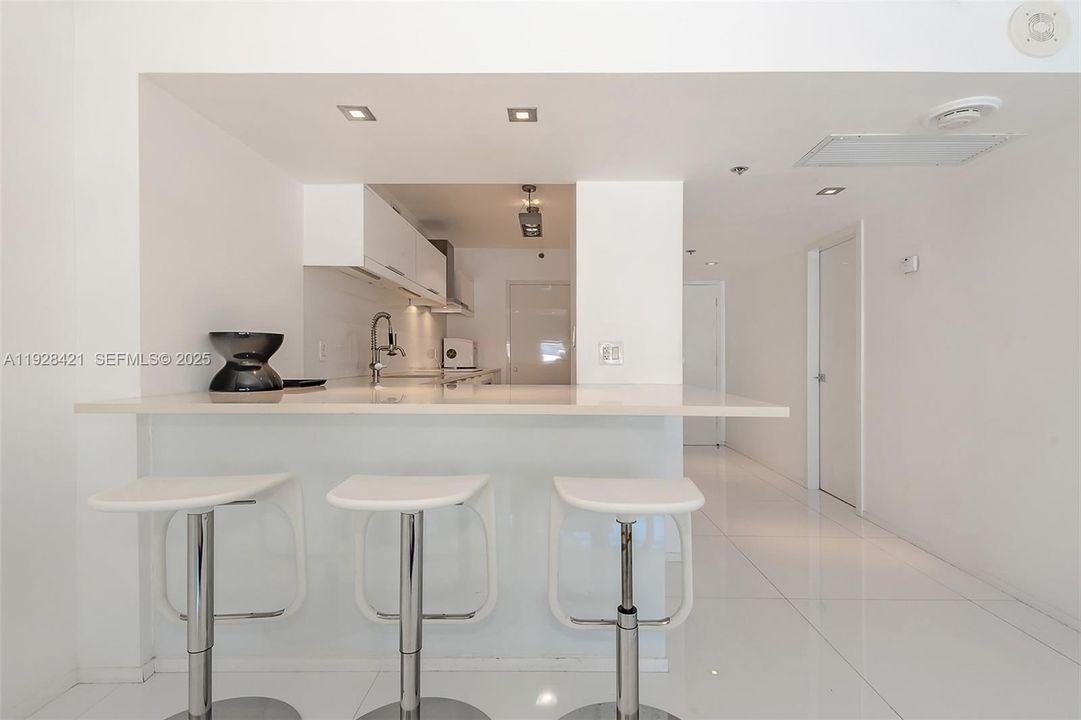 For Rent: $2,500 (0 beds, 1 baths, 550 Square Feet)