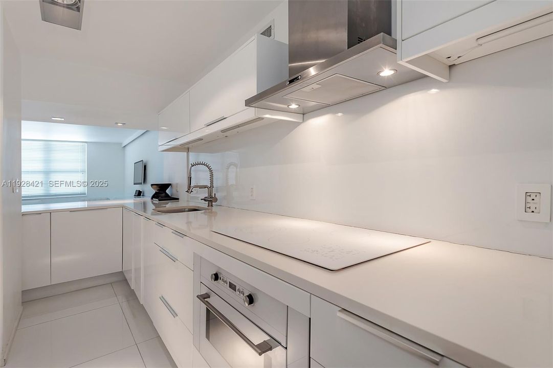 For Rent: $2,500 (0 beds, 1 baths, 550 Square Feet)