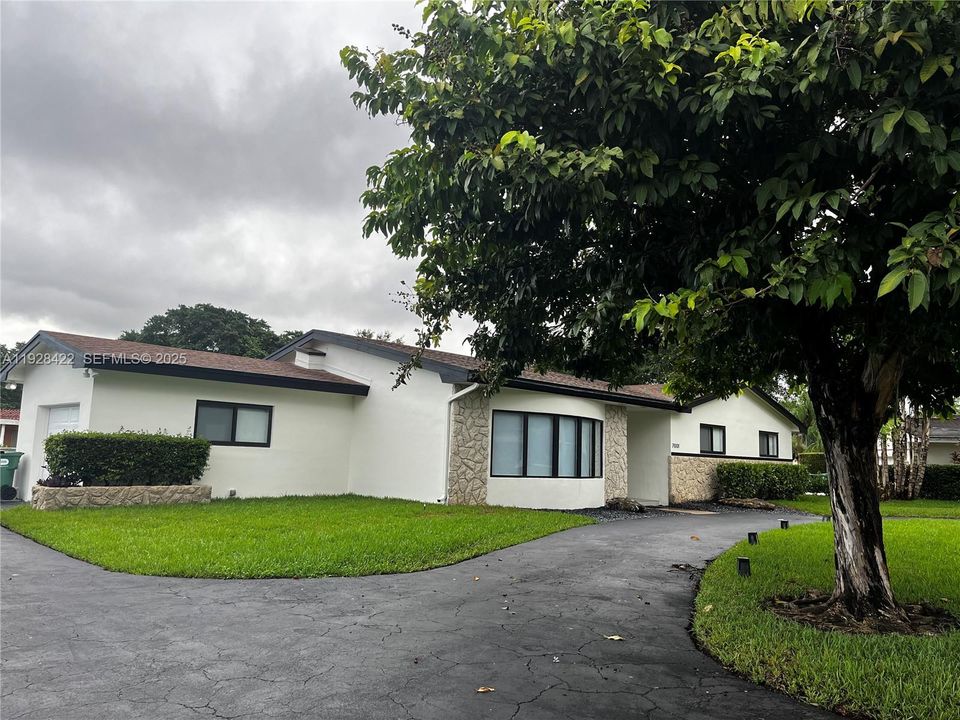 В аренду: $8,500 (4 спален, 3 ванн, 2403 Квадратных фут)