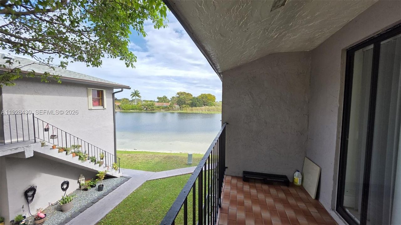 For Rent: $2,250 (2 beds, 2 baths, 856 Square Feet)