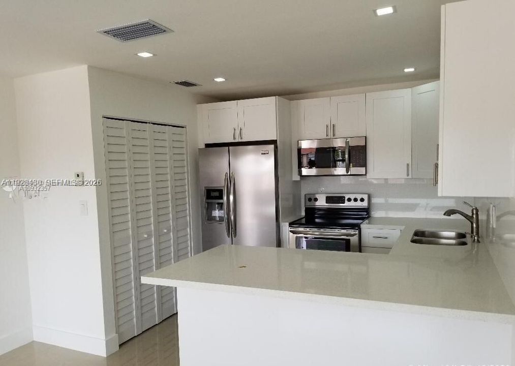 For Rent: $2,250 (2 beds, 2 baths, 856 Square Feet)
