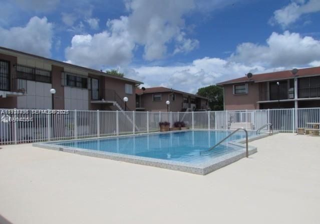 For Rent: $2,250 (2 beds, 2 baths, 856 Square Feet)