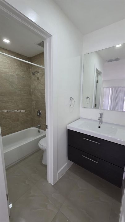 For Rent: $2,250 (2 beds, 2 baths, 856 Square Feet)