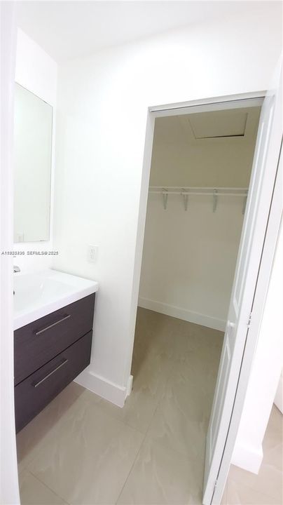 For Rent: $2,250 (2 beds, 2 baths, 856 Square Feet)