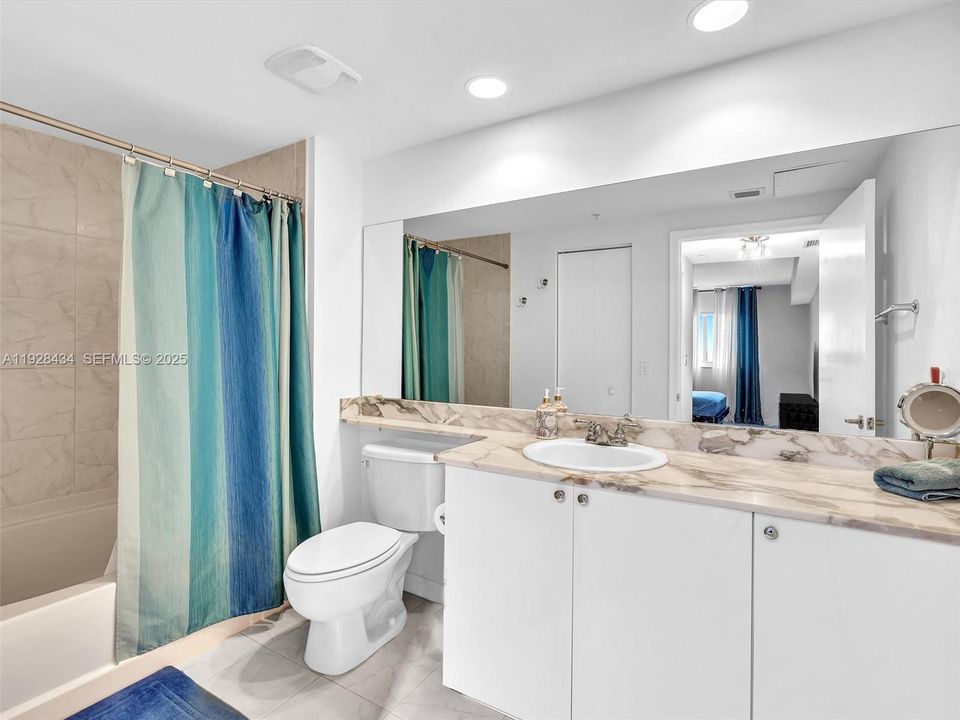 For Rent: $2,975 (2 beds, 2 baths, 1179 Square Feet)