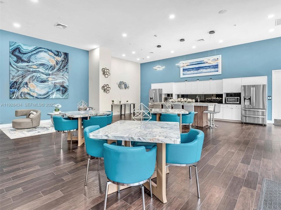 For Rent: $2,975 (2 beds, 2 baths, 1179 Square Feet)