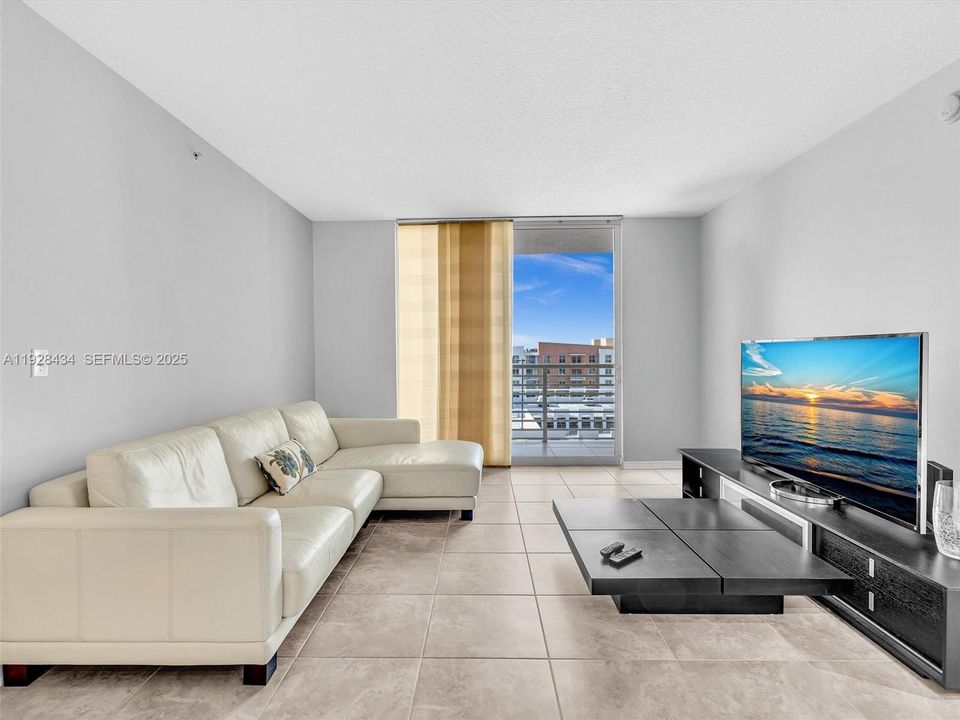 For Rent: $2,975 (2 beds, 2 baths, 1179 Square Feet)