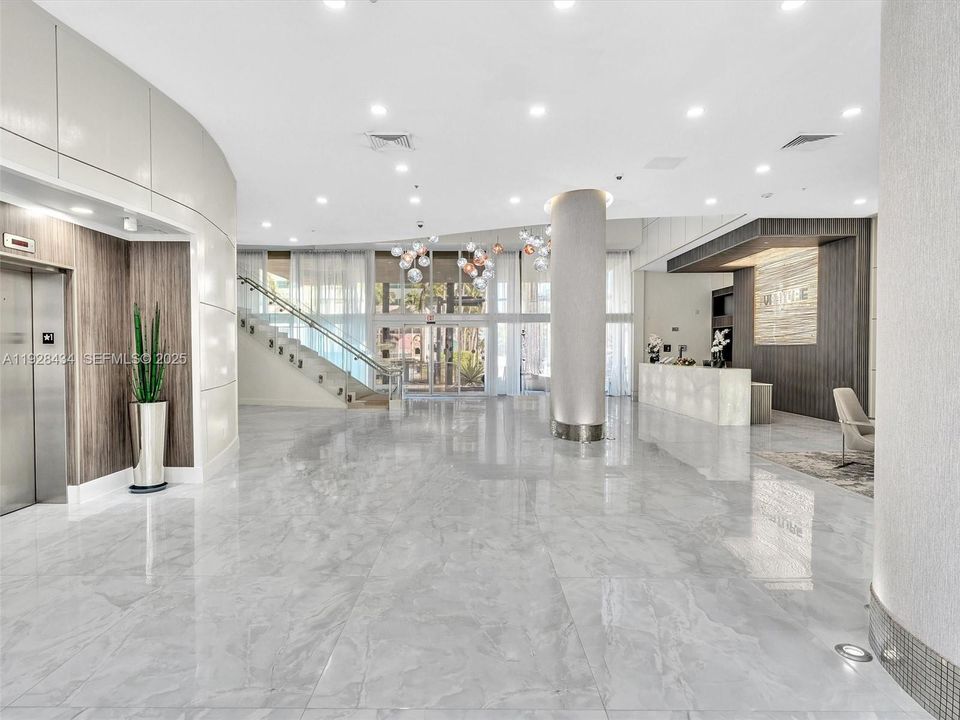 24/7 Attended Modern Lobby