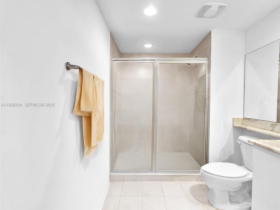 For Rent: $2,975 (2 beds, 2 baths, 1179 Square Feet)