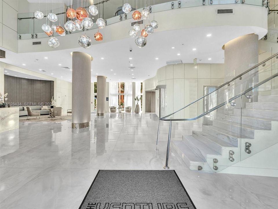 24/7 Attended Modern Lobby