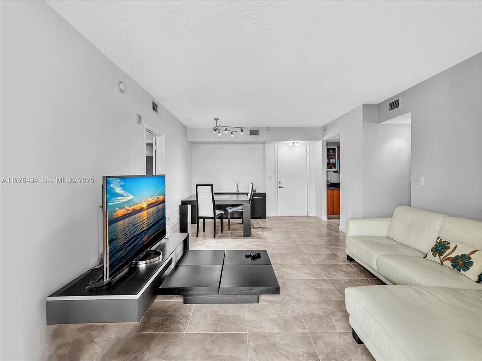 For Rent: $2,975 (2 beds, 2 baths, 1179 Square Feet)