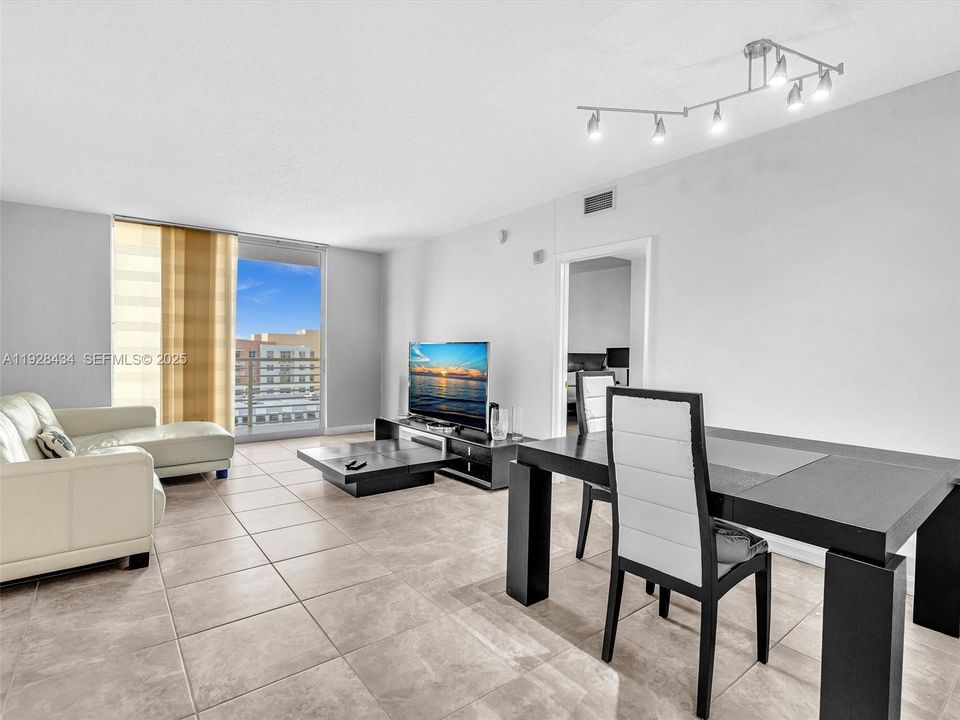 For Rent: $2,975 (2 beds, 2 baths, 1179 Square Feet)