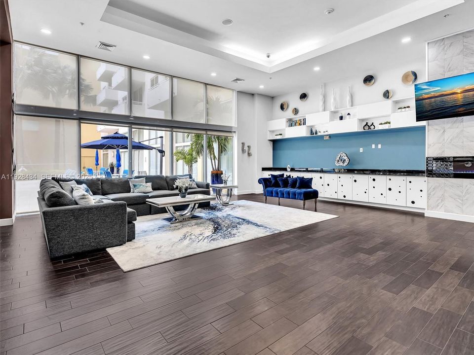 For Rent: $2,975 (2 beds, 2 baths, 1179 Square Feet)